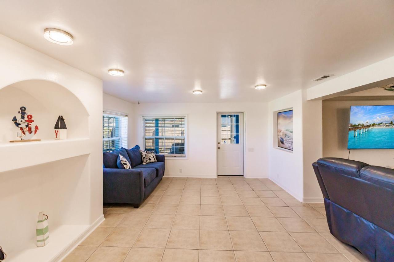 New! Dock Canal Family Home W/Pool & Gulf Access! North Fort Myers Εξωτερικό φωτογραφία